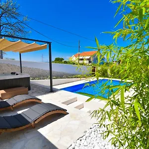 Village Idylle With Heated Pool, Sauna, Jacuzzy And Private Parking Sukošan